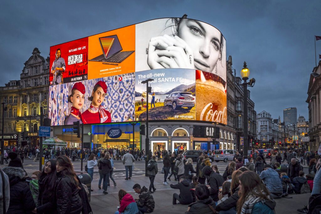 Piccadilly Lights screen with 3D technology